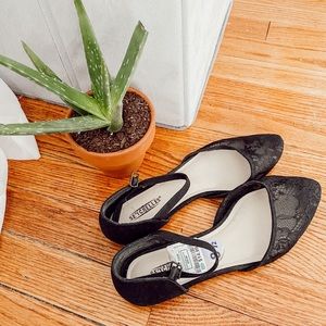 Black lace flats